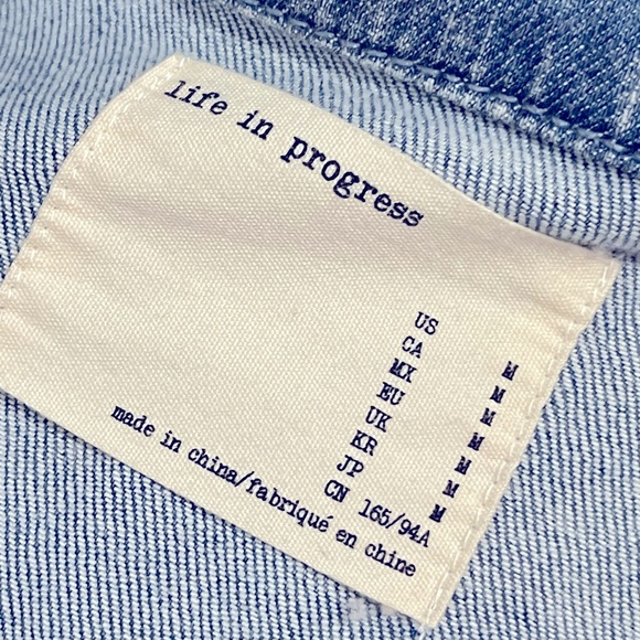 Life in Progress Jean Like Jacket Size Medium Blue in Color - Picture 4 of 5